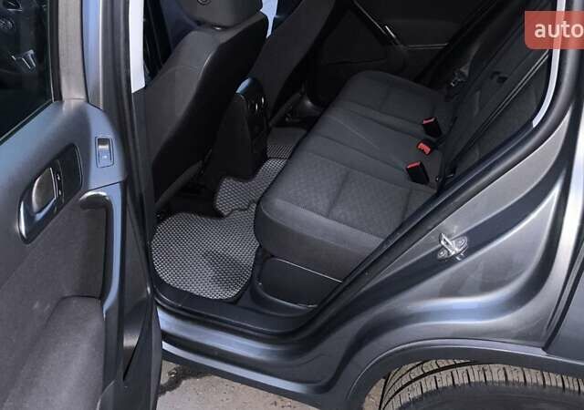 Серый Фольксваген Тигуан, объемом двигателя 1.98 л и пробегом 96 тыс. км за 12500 $, фото 23 на Automoto.ua