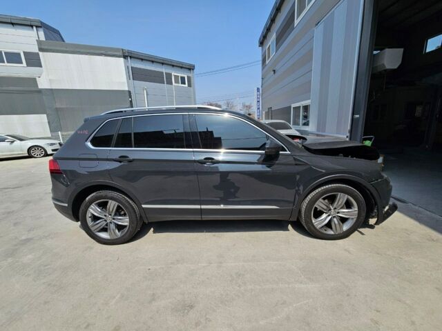 Серый Фольксваген Тигуан, объемом двигателя 2 л и пробегом 80 тыс. км за 16500 $, фото 6 на Automoto.ua