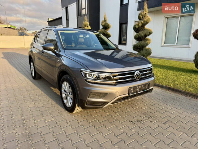 Серый Фольксваген Тигуан, объемом двигателя 2 л и пробегом 104 тыс. км за 20300 $, фото 2 на Automoto.ua