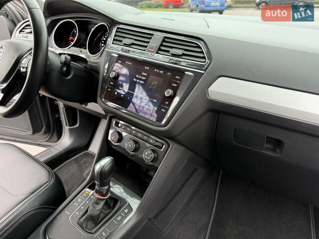 Серый Фольксваген Тигуан, объемом двигателя 2 л и пробегом 56 тыс. км за 24999 $, фото 58 на Automoto.ua