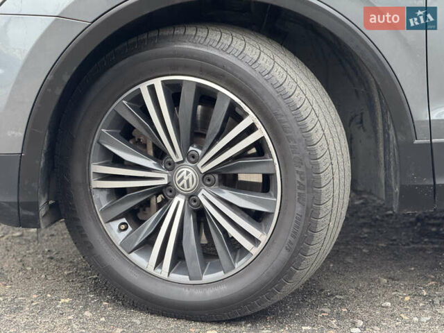 Серый Фольксваген Тигуан, объемом двигателя 2 л и пробегом 187 тыс. км за 18500 $, фото 6 на Automoto.ua