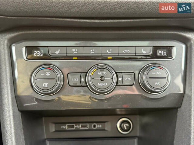 Серый Фольксваген Тигуан, объемом двигателя 2 л и пробегом 241 тыс. км за 26999 $, фото 88 на Automoto.ua