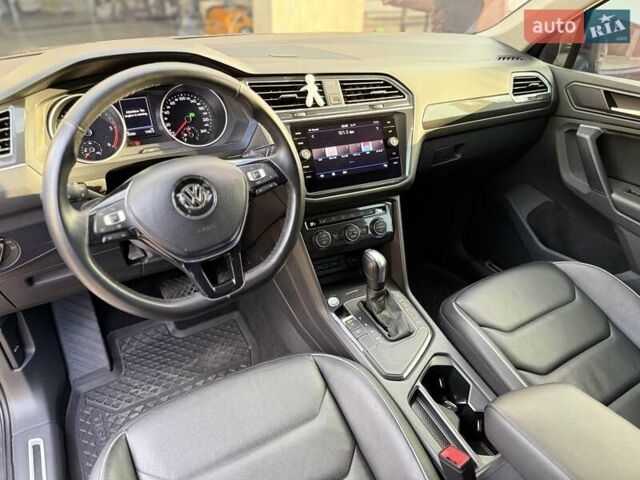 Серый Фольксваген Тигуан, объемом двигателя 1.97 л и пробегом 76 тыс. км за 28000 $, фото 11 на Automoto.ua