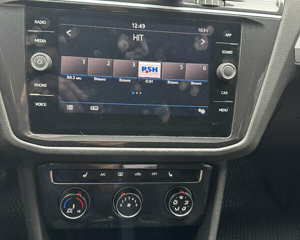 Сірий Фольксваген Тігуан, об'ємом двигуна 1.98 л та пробігом 181 тис. км за 27800 $, фото 17 на Automoto.ua