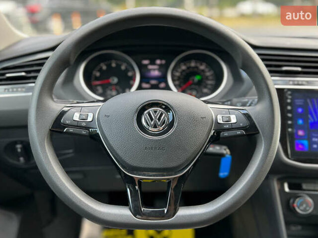 Серый Фольксваген Тигуан, объемом двигателя 2 л и пробегом 53 тыс. км за 19650 $, фото 21 на Automoto.ua