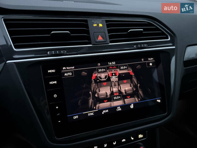 Серый Фольксваген Тигуан, объемом двигателя 2 л и пробегом 143 тыс. км за 29500 $, фото 52 на Automoto.ua