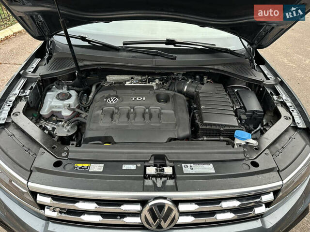 Серый Фольксваген Тигуан, объемом двигателя 1.97 л и пробегом 230 тыс. км за 27100 $, фото 39 на Automoto.ua