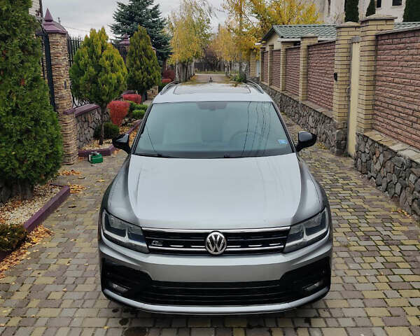 Серый Фольксваген Тигуан, объемом двигателя 2 л и пробегом 298 тыс. км за 17500 $, фото 1 на Automoto.ua