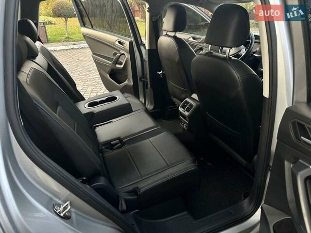 Сірий Фольксваген Тігуан, об'ємом двигуна 2 л та пробігом 84 тис. км за 18500 $, фото 3 на Automoto.ua