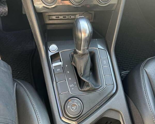 Серый Фольксваген Тигуан, объемом двигателя 1.98 л и пробегом 136 тыс. км за 17250 $, фото 12 на Automoto.ua