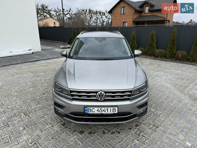 Серый Фольксваген Тигуан, объемом двигателя 2 л и пробегом 87 тыс. км за 23900 $, фото 3 на Automoto.ua