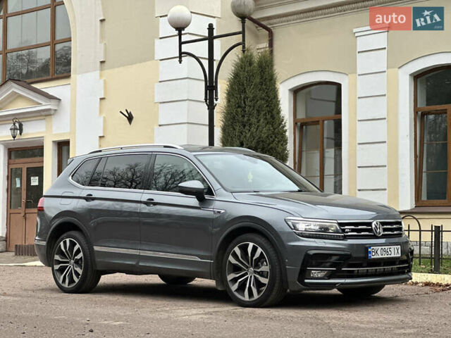Серый Фольксваген Тигуан, объемом двигателя 1.97 л и пробегом 230 тыс. км за 27100 $, фото 5 на Automoto.ua