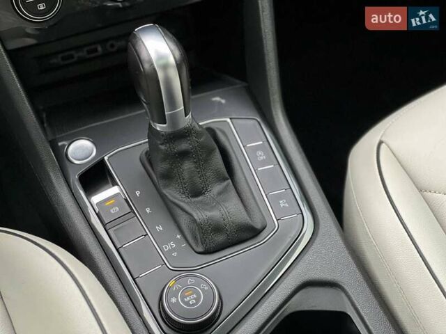 Сірий Фольксваген Тігуан, об'ємом двигуна 2 л та пробігом 40 тис. км за 28200 $, фото 13 на Automoto.ua