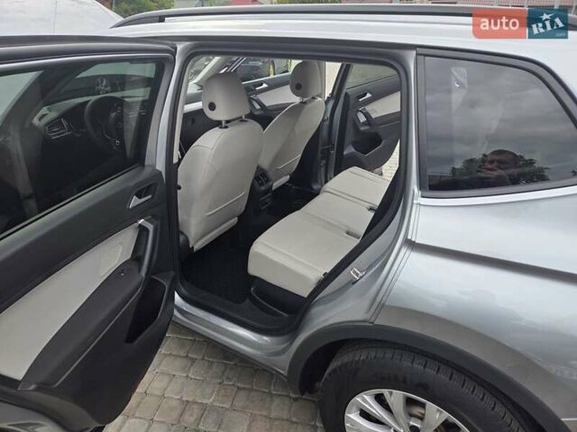 Сірий Фольксваген Тігуан, об'ємом двигуна 1.98 л та пробігом 68 тис. км за 19000 $, фото 5 на Automoto.ua