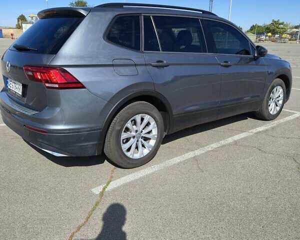 Серый Фольксваген Тигуан, объемом двигателя 1.98 л и пробегом 92 тыс. км за 17500 $, фото 1 на Automoto.ua