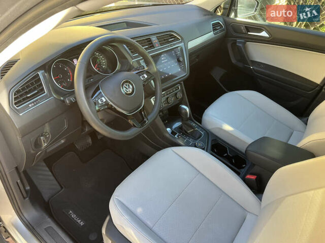 Серый Фольксваген Тигуан, объемом двигателя 1.98 л и пробегом 110 тыс. км за 17500 $, фото 9 на Automoto.ua