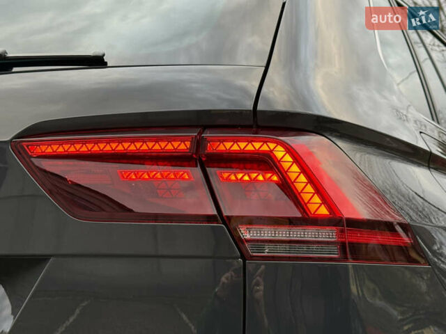 Серый Фольксваген Тигуан, объемом двигателя 2 л и пробегом 143 тыс. км за 29500 $, фото 12 на Automoto.ua