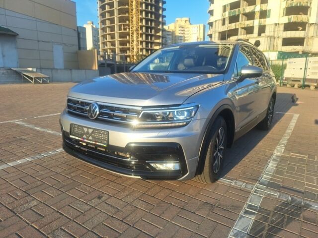 Серый Фольксваген Тигуан, объемом двигателя 2 л и пробегом 111 тыс. км за 18650 $, фото 5 на Automoto.ua