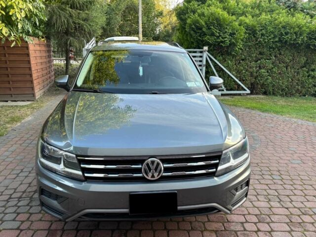 Серый Фольксваген Тигуан, объемом двигателя 2 л и пробегом 96 тыс. км за 10000 $, фото 6 на Automoto.ua