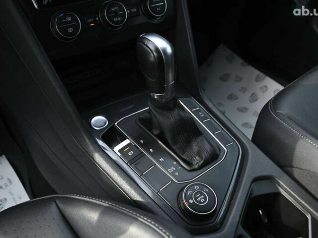 Сірий Фольксваген Тігуан, об'ємом двигуна 2 л та пробігом 63 тис. км за 19950 $, фото 21 на Automoto.ua