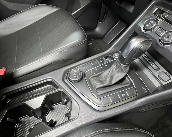 Сірий Фольксваген Тігуан, об'ємом двигуна 1.98 л та пробігом 113 тис. км за 19000 $, фото 15 на Automoto.ua