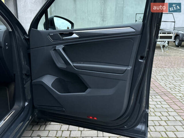 Серый Фольксваген Тигуан, объемом двигателя 2 л и пробегом 143 тыс. км за 29500 $, фото 69 на Automoto.ua