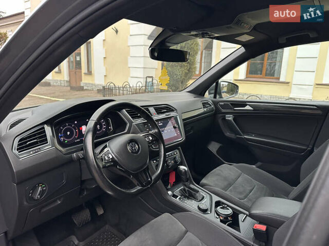 Серый Фольксваген Тигуан, объемом двигателя 1.97 л и пробегом 230 тыс. км за 27100 $, фото 22 на Automoto.ua