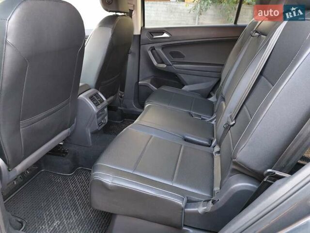 Сірий Фольксваген Тігуан, об'ємом двигуна 0 л та пробігом 251 тис. км за 17000 $, фото 16 на Automoto.ua