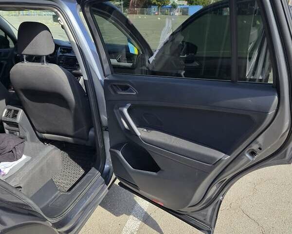 Серый Фольксваген Тигуан, объемом двигателя 1.98 л и пробегом 92 тыс. км за 17500 $, фото 21 на Automoto.ua