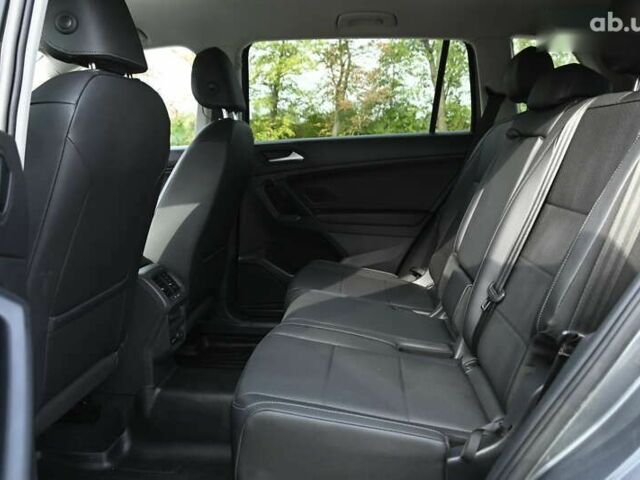 Сірий Фольксваген Тігуан, об'ємом двигуна 2 л та пробігом 63 тис. км за 19950 $, фото 23 на Automoto.ua
