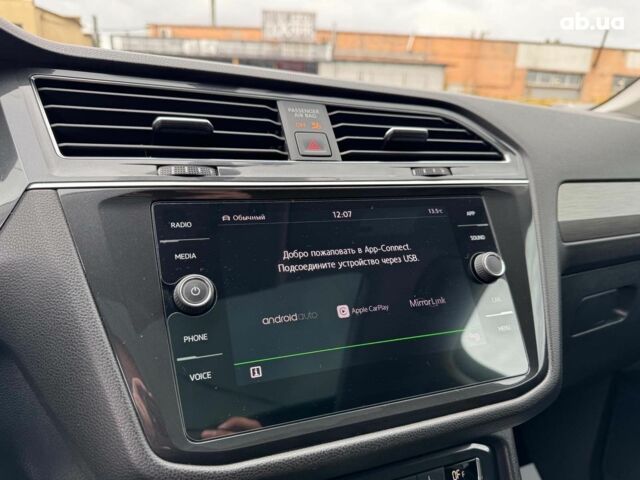 Серый Фольксваген Тигуан, объемом двигателя 2 л и пробегом 80 тыс. км за 20690 $, фото 26 на Automoto.ua