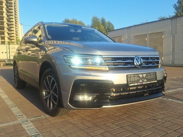 Серый Фольксваген Тигуан, объемом двигателя 2 л и пробегом 111 тыс. км за 18650 $, фото 2 на Automoto.ua