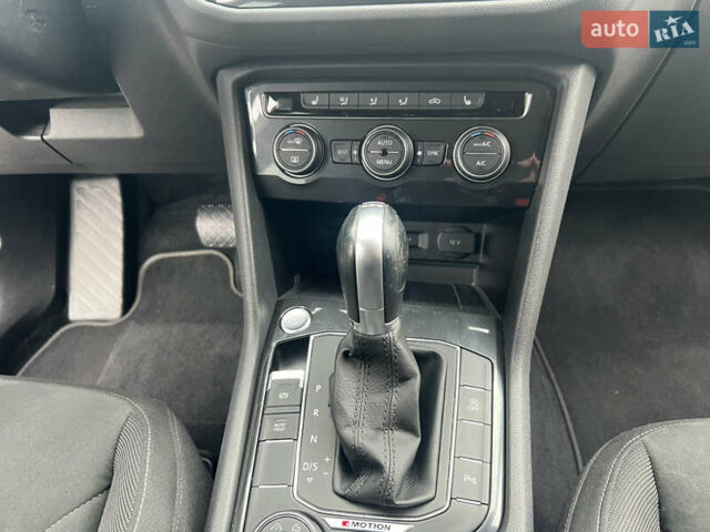 Сірий Фольксваген Тігуан, об'ємом двигуна 1.98 л та пробігом 209 тис. км за 27900 $, фото 28 на Automoto.ua