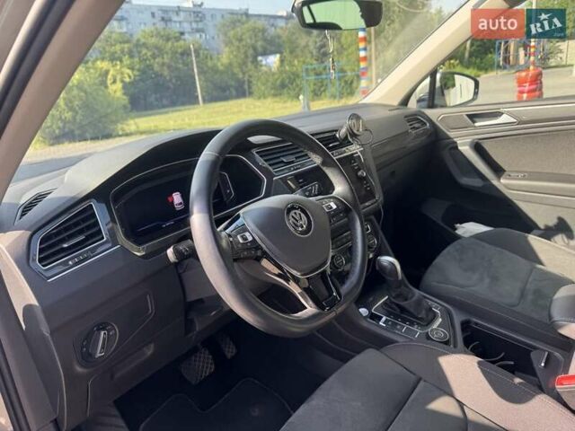 Серый Фольксваген Тигуан, объемом двигателя 1.97 л и пробегом 111 тыс. км за 32000 $, фото 16 на Automoto.ua