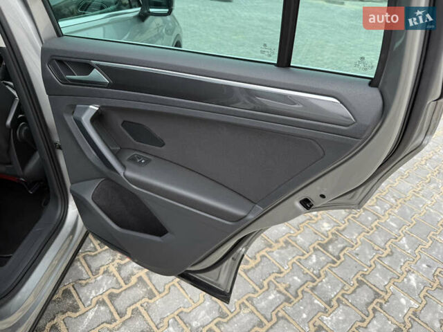 Серый Фольксваген Тигуан, объемом двигателя 2 л и пробегом 87 тыс. км за 23900 $, фото 81 на Automoto.ua