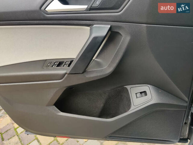 Серый Фольксваген Тигуан, объемом двигателя 2 л и пробегом 298 тыс. км за 17500 $, фото 7 на Automoto.ua