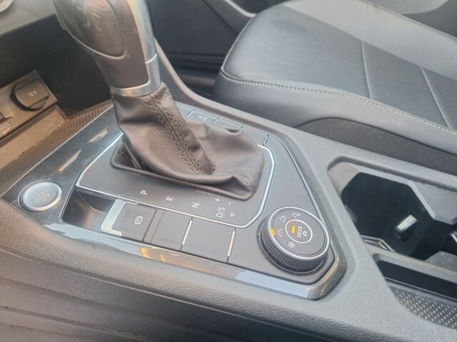 Серый Фольксваген Тигуан, объемом двигателя 2 л и пробегом 111 тыс. км за 18650 $, фото 18 на Automoto.ua