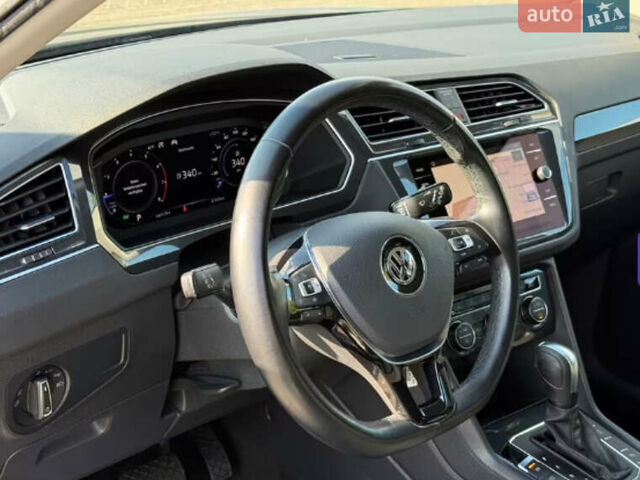 Серый Фольксваген Тигуан, объемом двигателя 1.98 л и пробегом 223 тыс. км за 26000 $, фото 1 на Automoto.ua