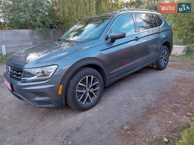 Сірий Фольксваген Тігуан, об'ємом двигуна 0 л та пробігом 251 тис. км за 17000 $, фото 7 на Automoto.ua