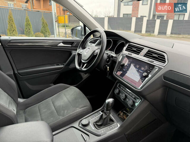 Серый Фольксваген Тигуан, объемом двигателя 2 л и пробегом 87 тыс. км за 23900 $, фото 91 на Automoto.ua