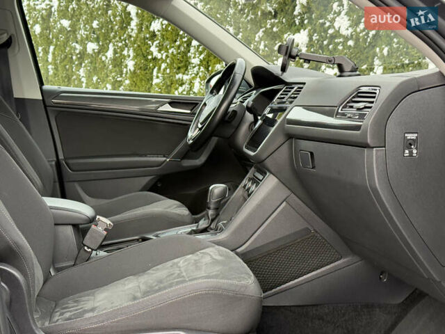Серый Фольксваген Тигуан, объемом двигателя 2 л и пробегом 241 тыс. км за 26999 $, фото 53 на Automoto.ua