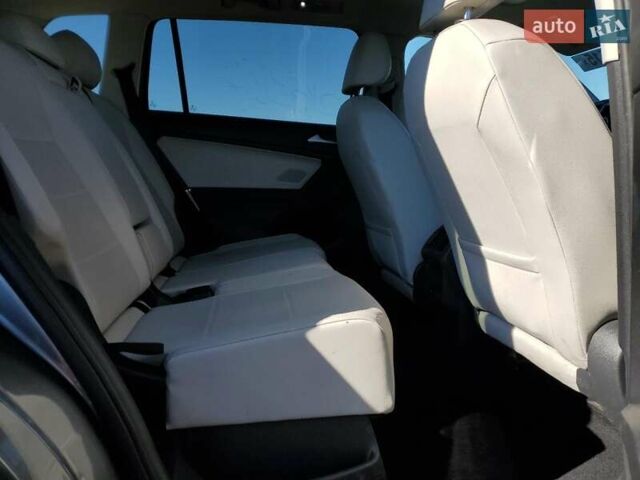 Серый Фольксваген Тигуан, объемом двигателя 2 л и пробегом 111 тыс. км за 4300 $, фото 10 на Automoto.ua