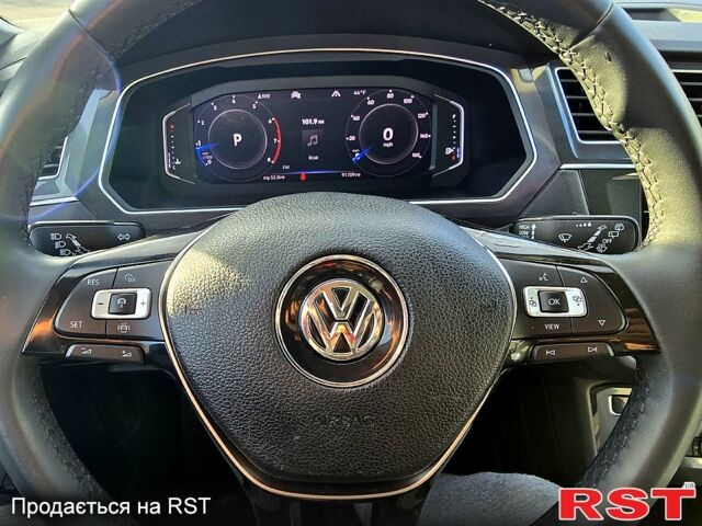 Сірий Фольксваген Тігуан, об'ємом двигуна 2 л та пробігом 147 тис. км за 21950 $, фото 1 на Automoto.ua