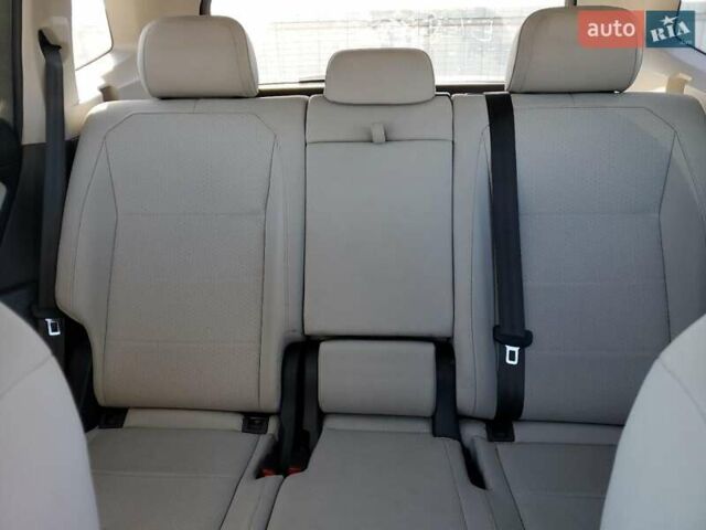 Серый Фольксваген Тигуан, объемом двигателя 2 л и пробегом 111 тыс. км за 4300 $, фото 9 на Automoto.ua