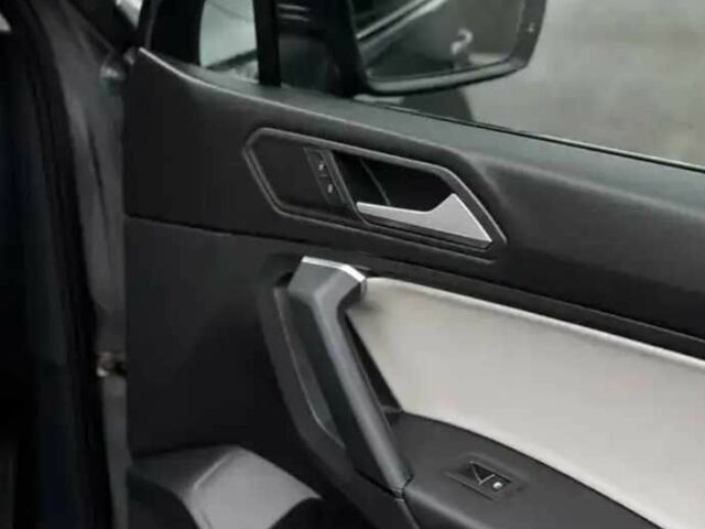 Серый Фольксваген Тигуан, объемом двигателя 2 л и пробегом 130 тыс. км за 14500 $, фото 5 на Automoto.ua