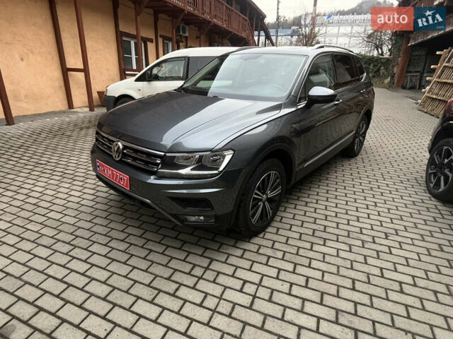 Серый Фольксваген Тигуан, объемом двигателя 2 л и пробегом 135 тыс. км за 18900 $, фото 1 на Automoto.ua