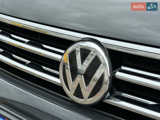 Серый Фольксваген Тигуан, объемом двигателя 2 л и пробегом 143 тыс. км за 29500 $, фото 18 на Automoto.ua