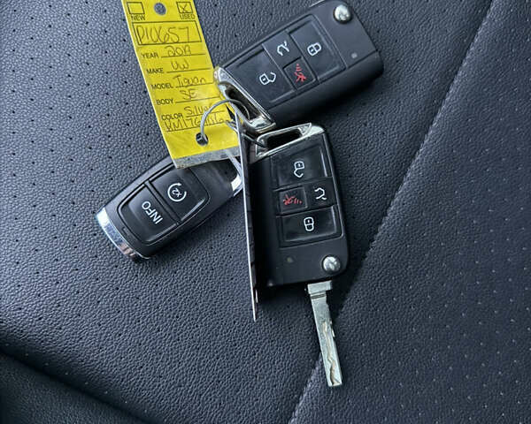 Сірий Фольксваген Тігуан, об'ємом двигуна 2 л та пробігом 62 тис. км за 21500 $, фото 58 на Automoto.ua