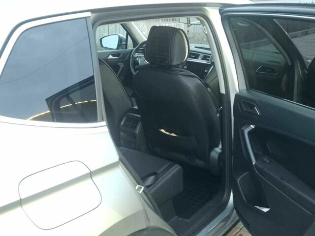 Серый Фольксваген Тигуан, объемом двигателя 2 л и пробегом 73 тыс. км за 21000 $, фото 12 на Automoto.ua