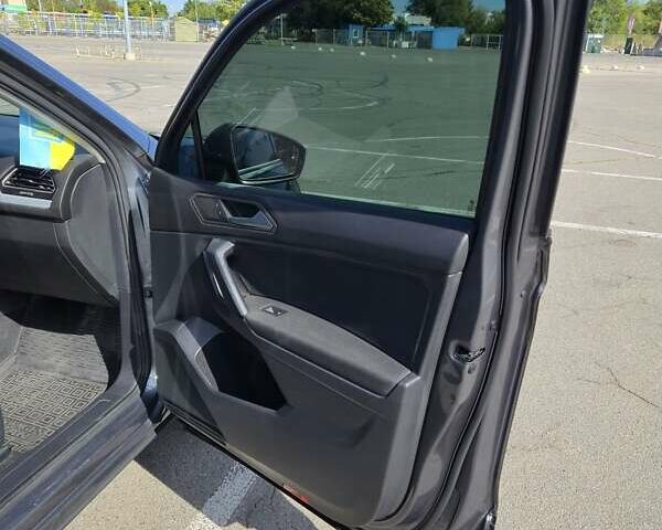 Серый Фольксваген Тигуан, объемом двигателя 1.98 л и пробегом 92 тыс. км за 17500 $, фото 15 на Automoto.ua